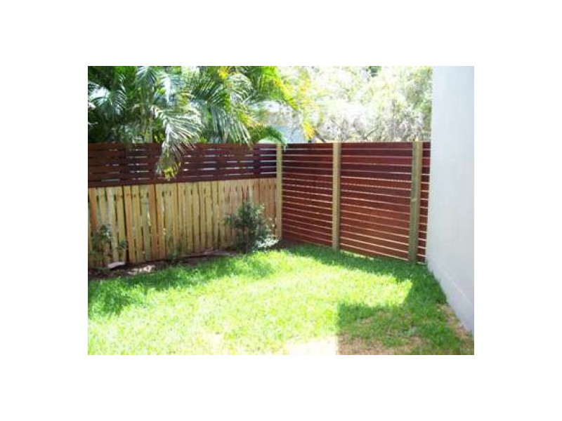 2/31 King Street, Urangan QLD 4655