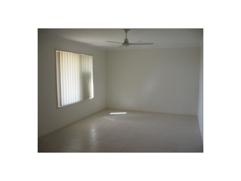 36 Topaz Circuit, Urangan QLD 4655