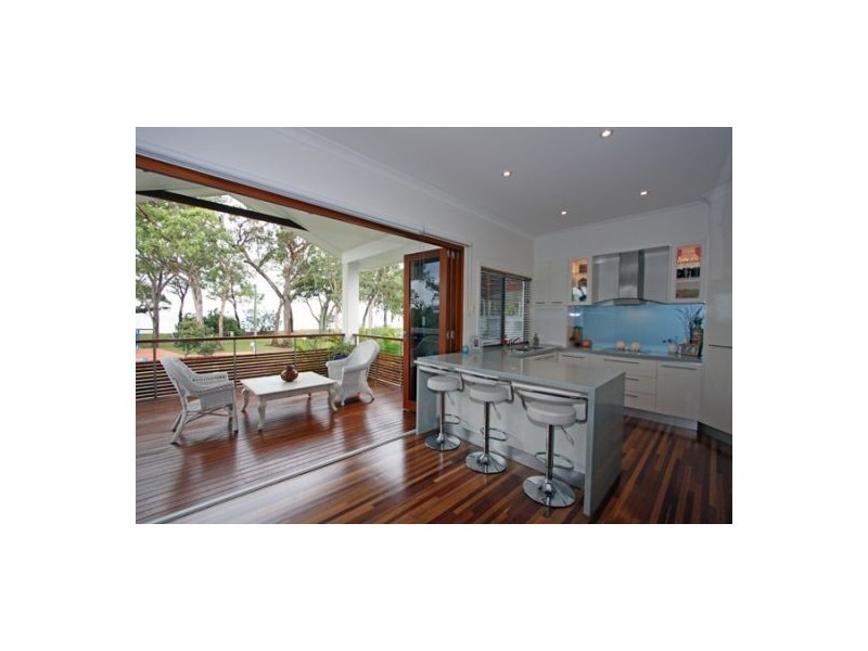 537 Esplanade, Urangan QLD 4655