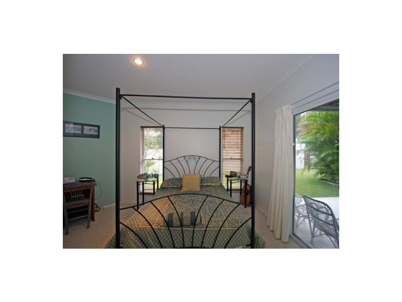 537 Esplanade, Urangan QLD 4655