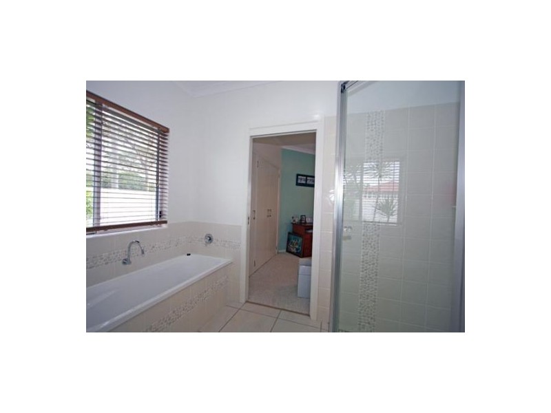 537 Esplanade, Urangan QLD 4655