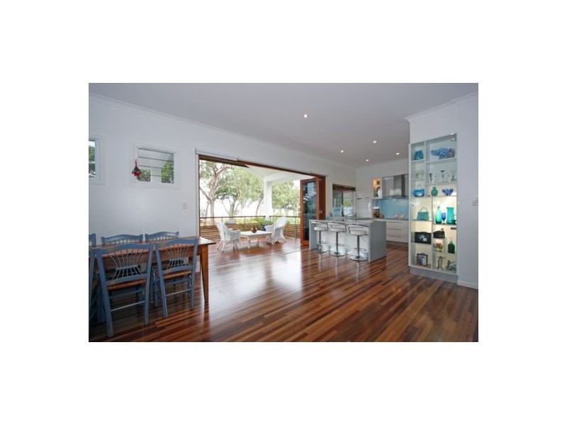 537 Esplanade, Urangan QLD 4655