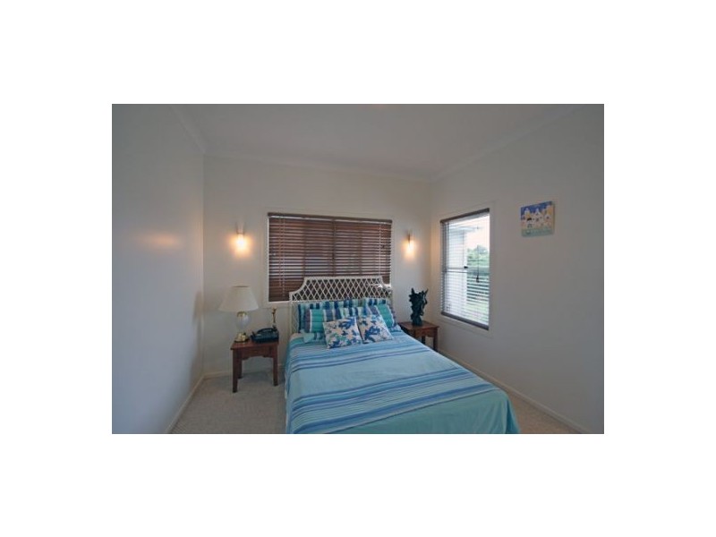 537 Esplanade, Urangan QLD 4655