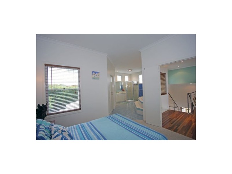 537 Esplanade, Urangan QLD 4655