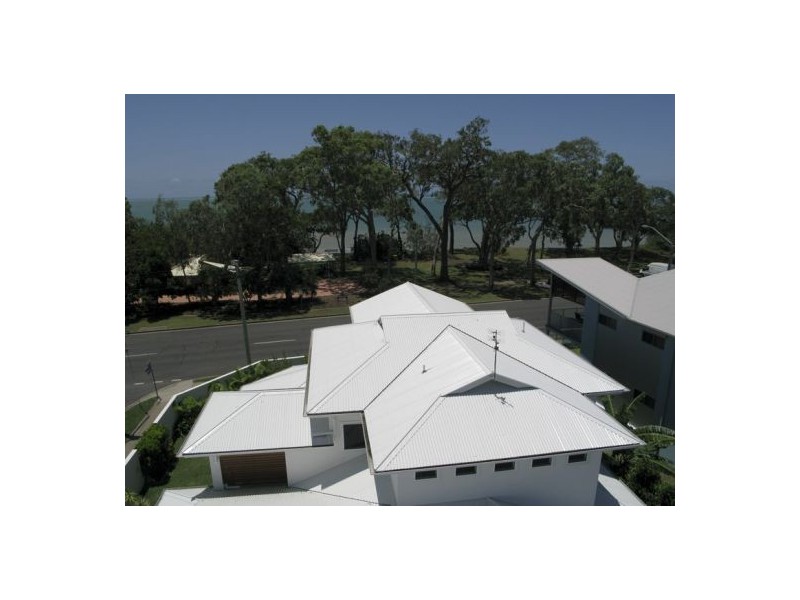 537 Esplanade, Urangan QLD 4655