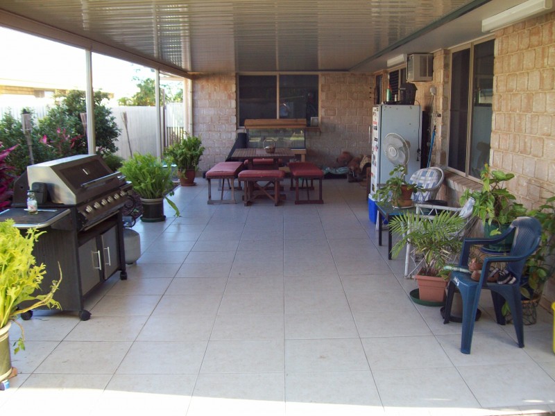 46 Moolyyir Street, Urangan QLD 4655