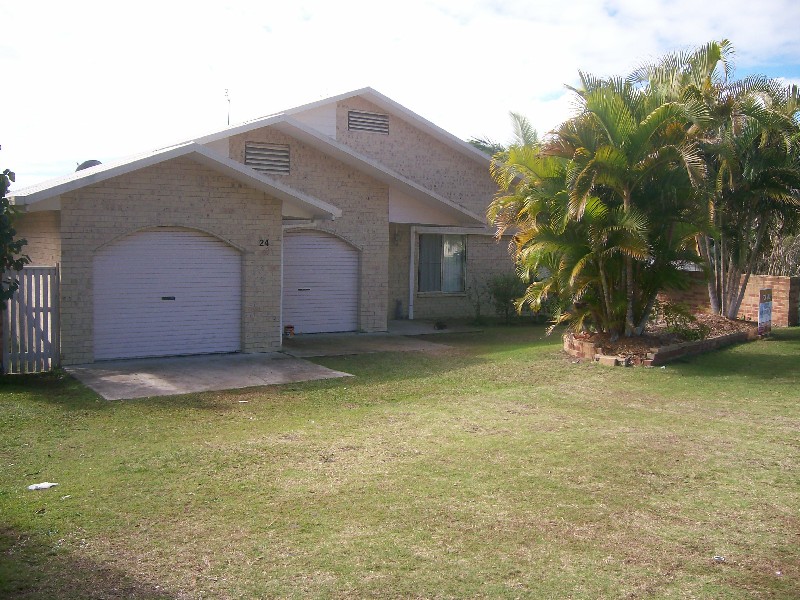 24 Kent Street, Urangan QLD 4655