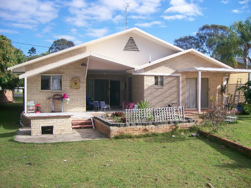 24 Kent Street, Urangan QLD 4655