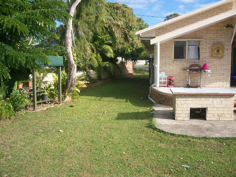 24 Kent Street, Urangan QLD 4655
