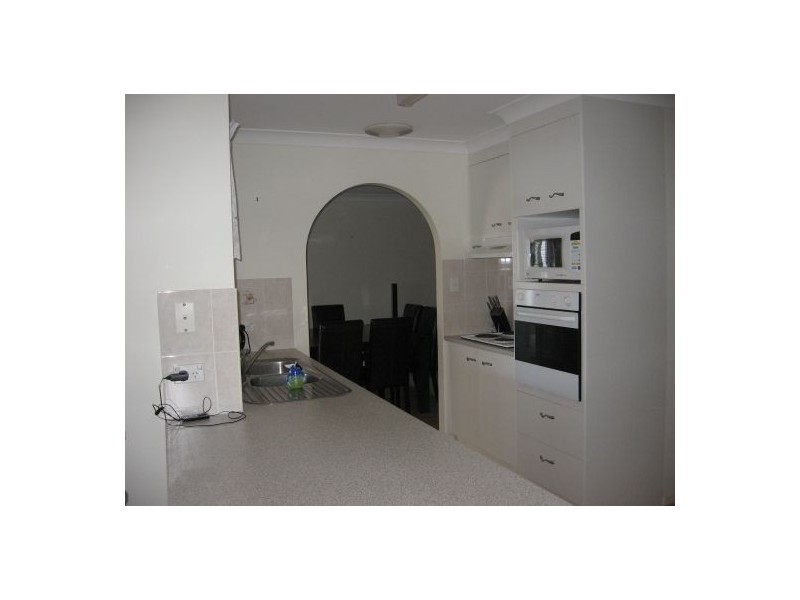 7 Sonder Street, Urangan QLD 4655