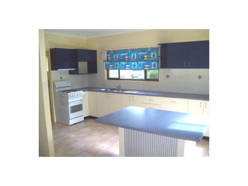 42 Kingfisher Parade, Toogoom QLD 4655