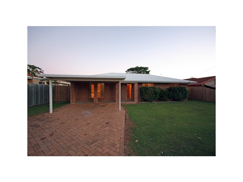 95 Cunningham St, Urangan QLD 4655