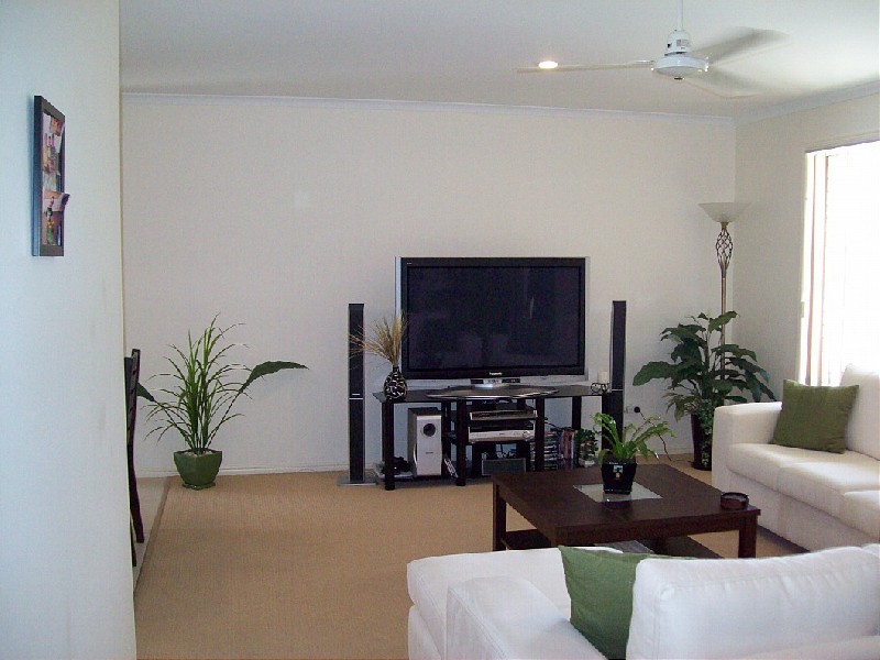 2 Gunsynd Way, Point Vernon QLD 4655