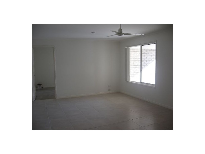 2/10 Daintree Drive, Torquay QLD 4655