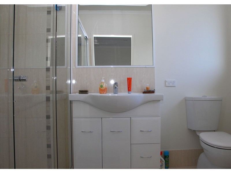 84 Wattle Street, Point Vernon QLD 4655