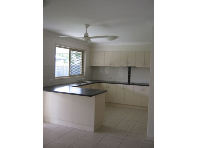 136 Emerald Park Way, Urangan QLD 4655