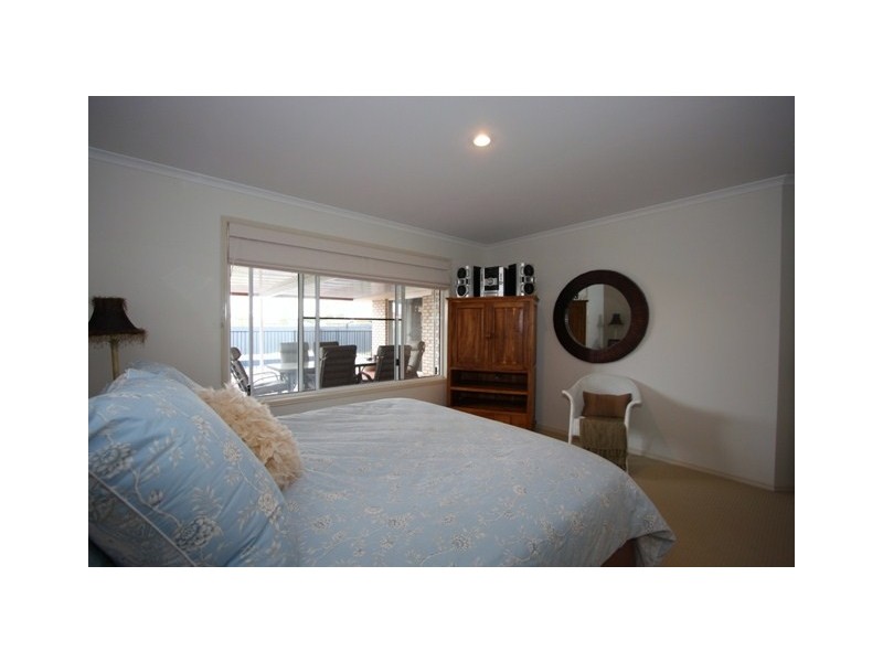 9 MAINSAIL COURT, Point Vernon QLD 4655