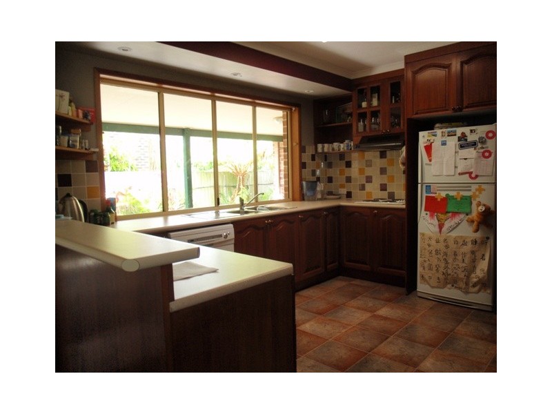 2 Hanover Dr, Urraween QLD 4655