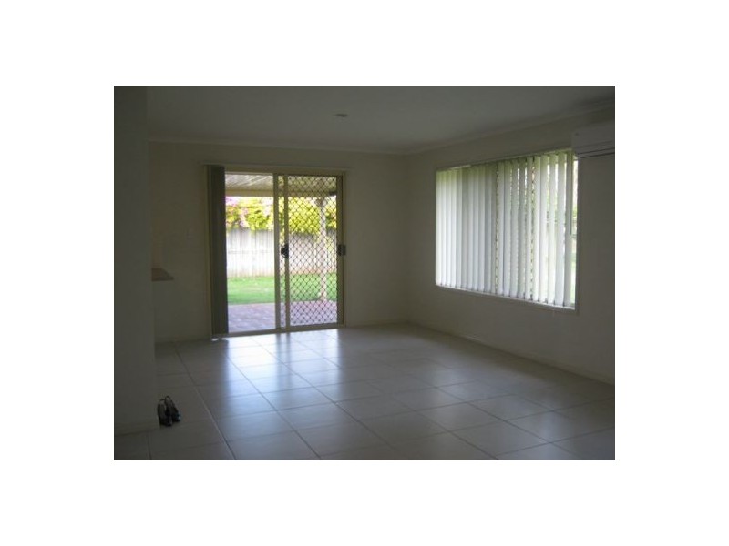 7 Figbird Close, Eli Waters QLD 4655