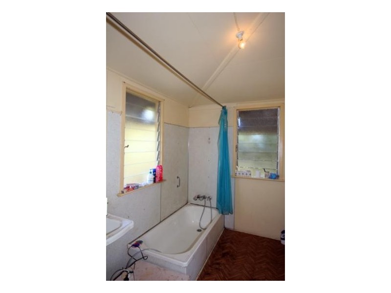 37 King Street, Urangan QLD 4655