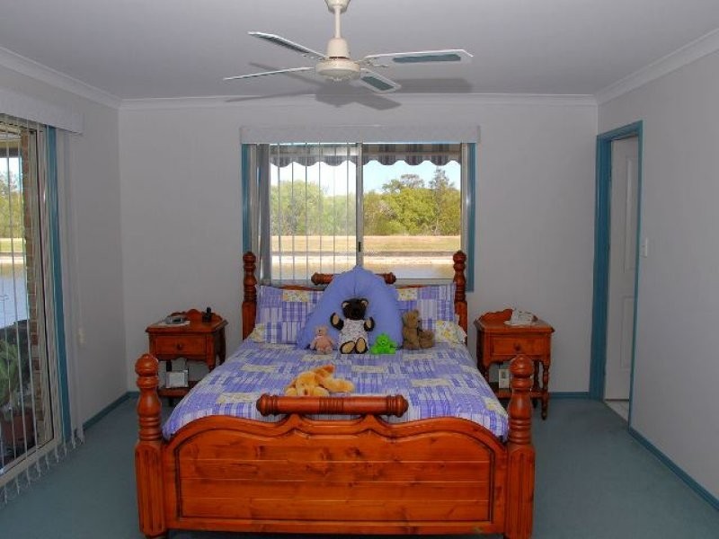 12 Bushlark Avenue, Eli Waters QLD 4655