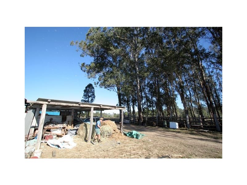 134  Dunford Rd East, Grahams Creek QLD 4650