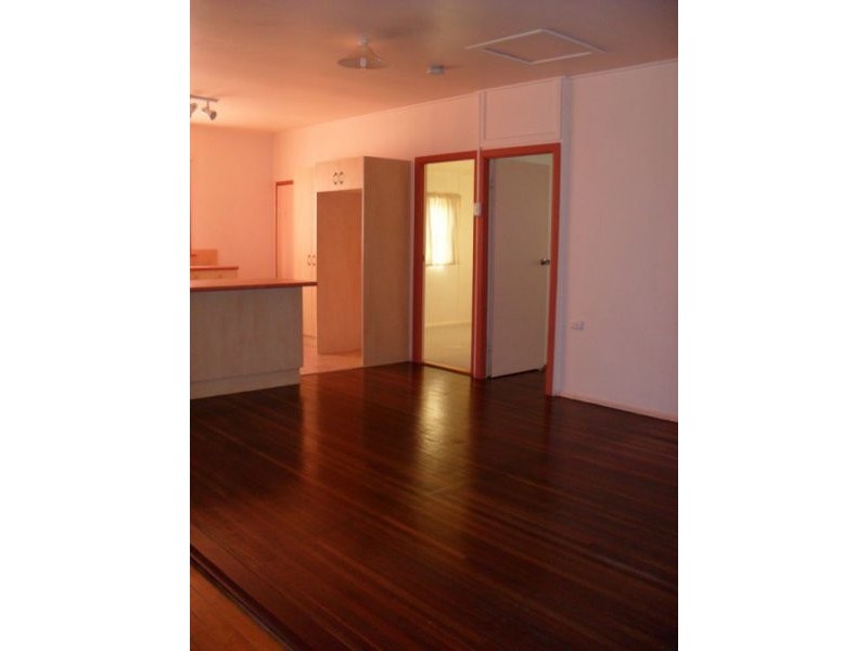 18 Thomas Street, Pialba QLD 4655