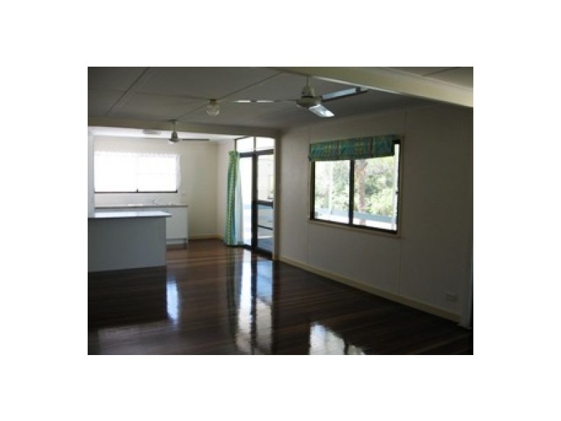 661 Esplanade, Urangan QLD 4655