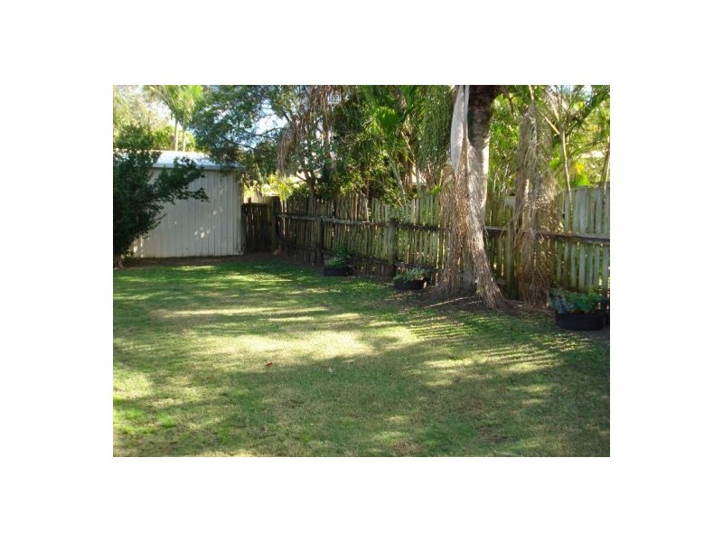 18 White Street, Point Vernon QLD 4655