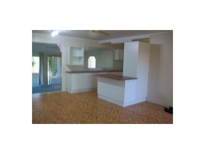 67 Hammond Street, Urangan QLD 4655