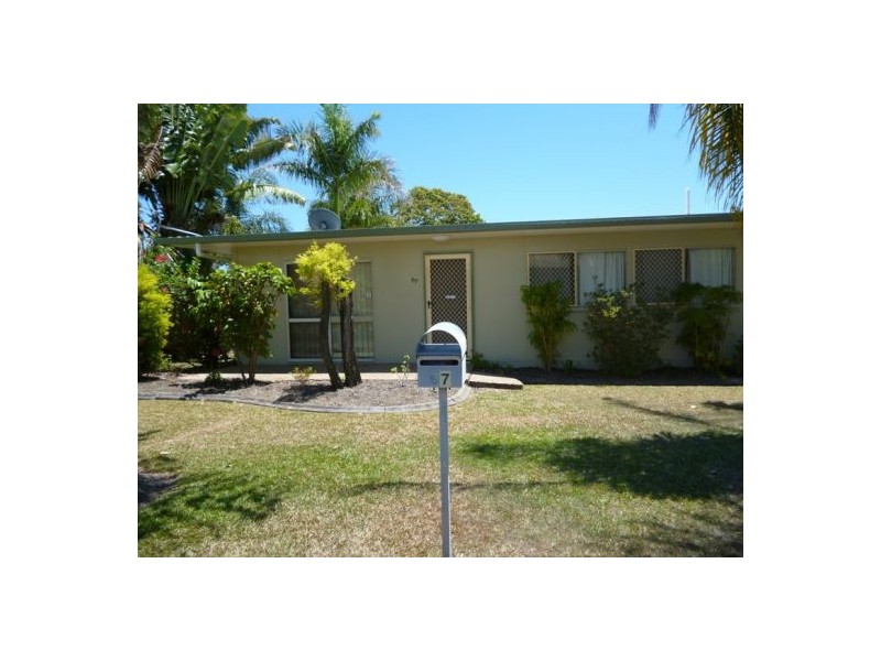 67 Hammond Street, Urangan QLD 4655