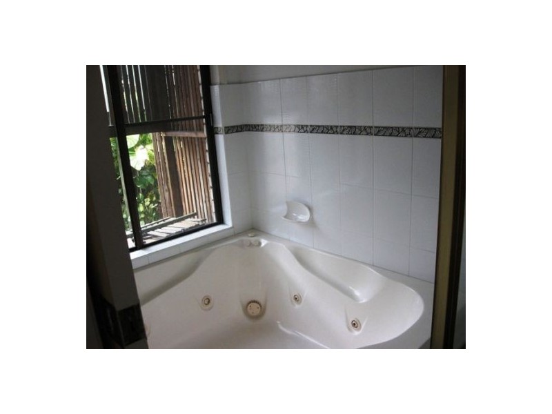 7 Whitby Street, Urangan QLD 4655