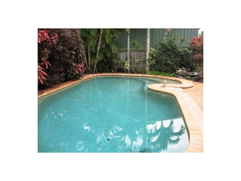 7 Whitby Street, Urangan QLD 4655