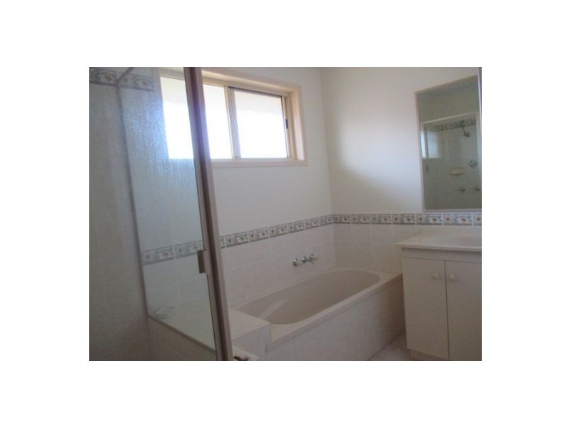 7 Laguna Court, Urangan QLD 4655