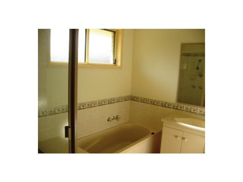 7 Laguna Court, Urangan QLD 4655