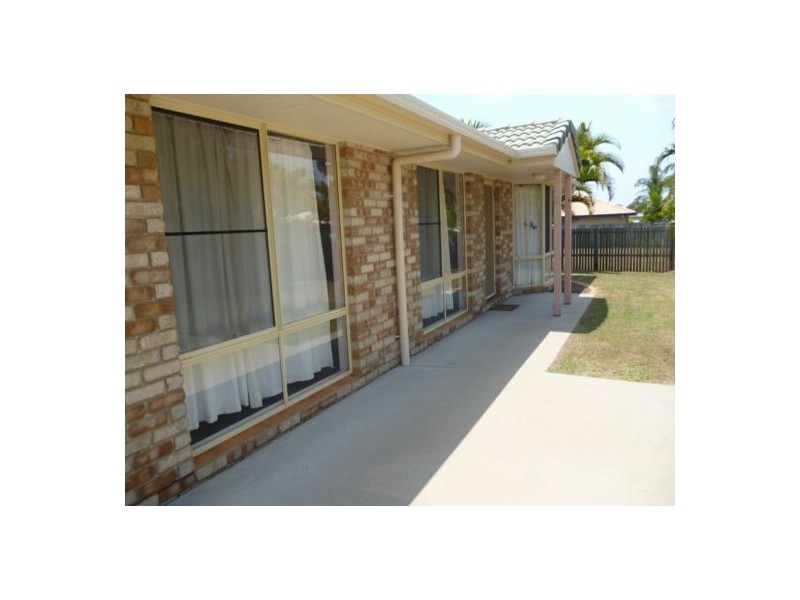 2/3 Cleo Court, Torquay QLD 4655