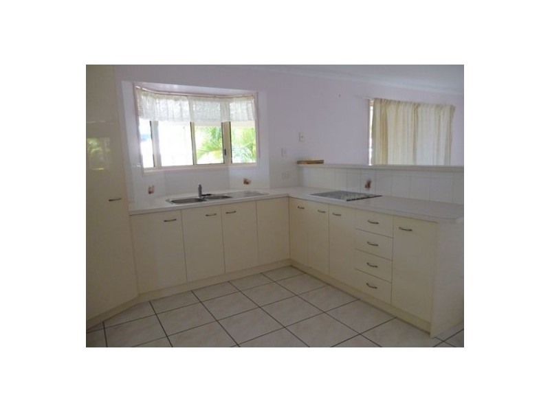 2/3 Cleo Court, Torquay QLD 4655