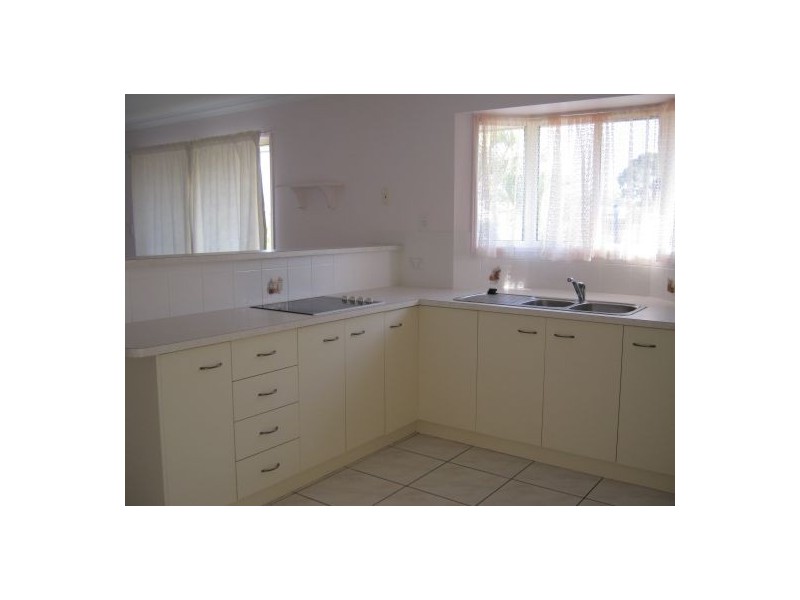 2/3 Cleo Court, Torquay QLD 4655