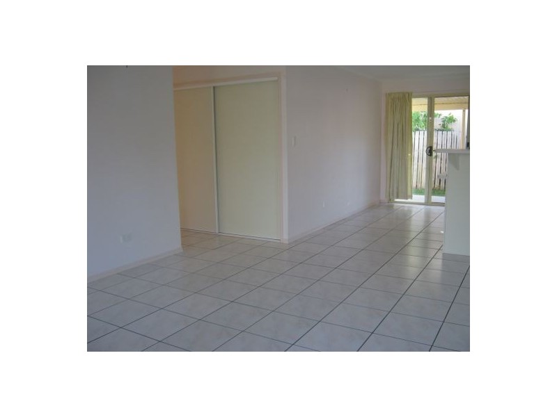 2/3 Cleo Court, Torquay QLD 4655