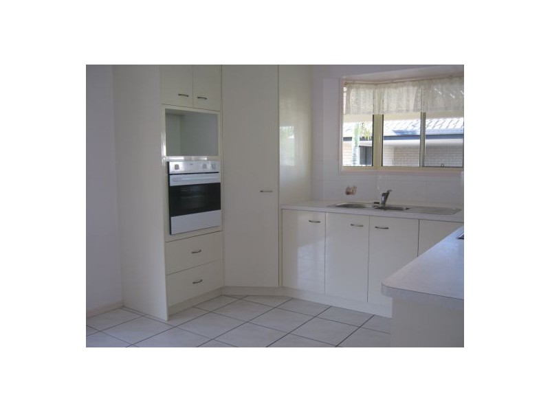 2/3 Cleo Court, Torquay QLD 4655