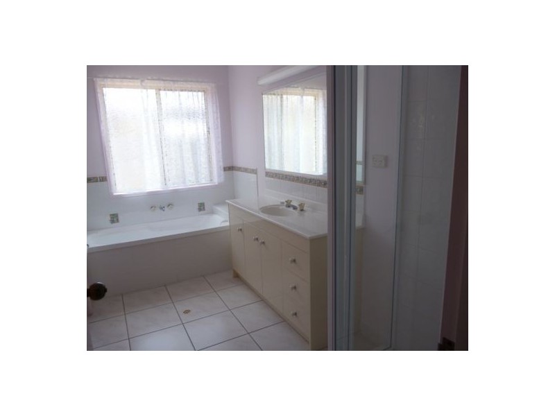 2/3 Cleo Court, Torquay QLD 4655