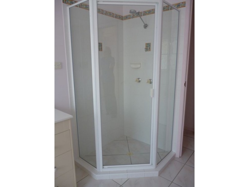 2/3 Cleo Court, Torquay QLD 4655