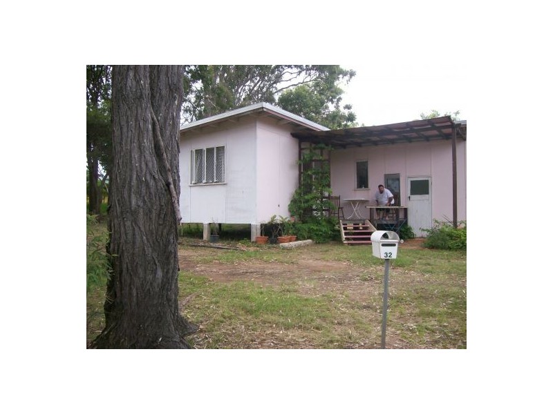 32 Esplanade, Point Vernon QLD 4655