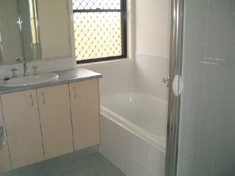 8 Trill Court, Urangan QLD 4655