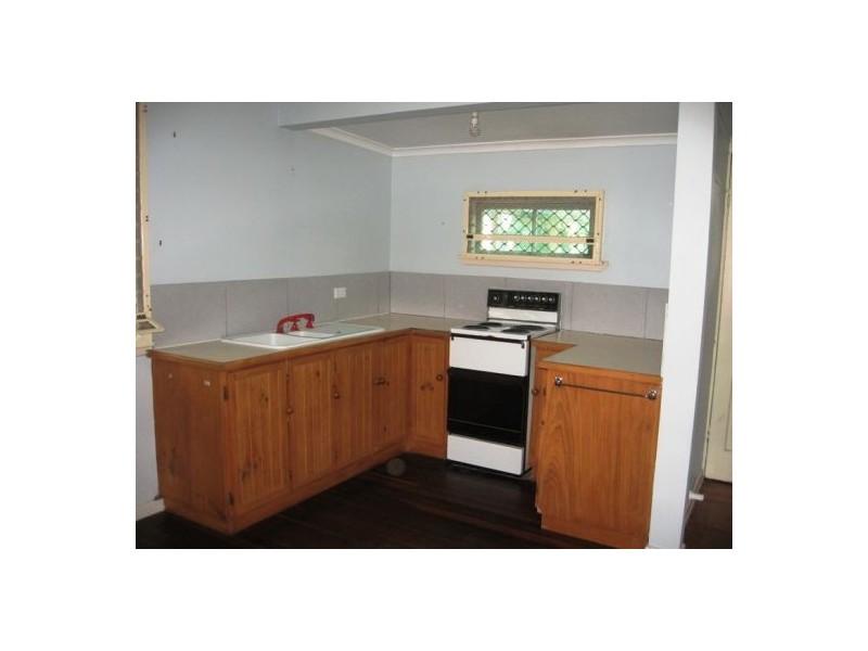 17 Churchill Street, Urangan QLD 4655