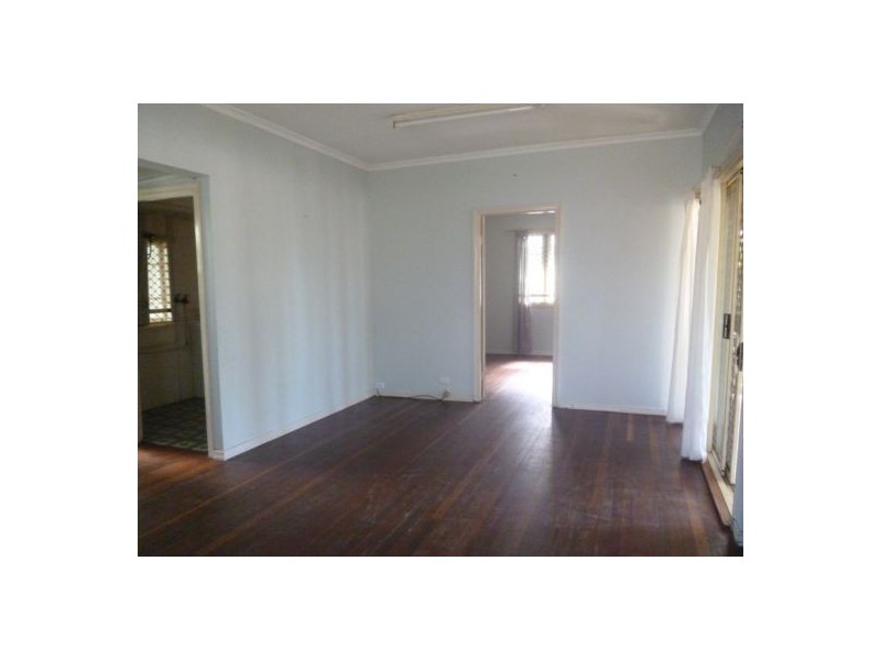 17 Churchill Street, Urangan QLD 4655