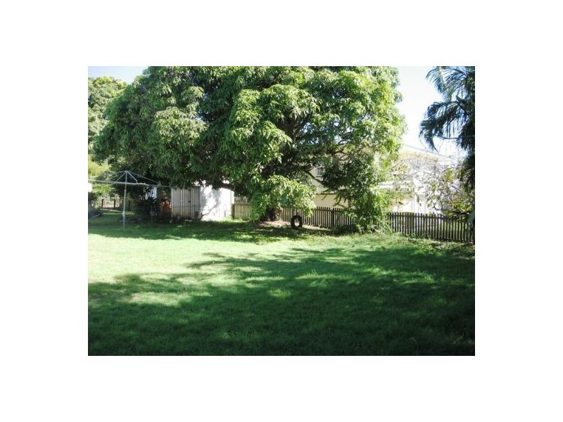 17 Churchill Street, Urangan QLD 4655