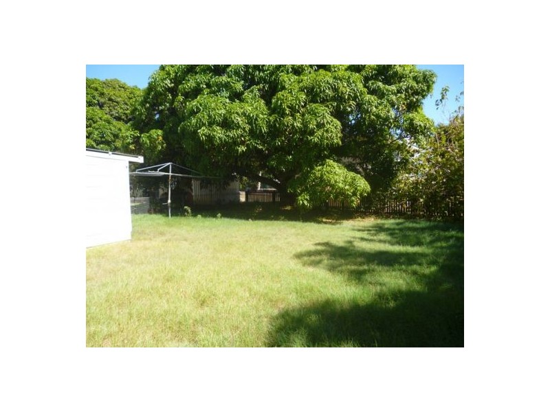 17 Churchill Street, Urangan QLD 4655