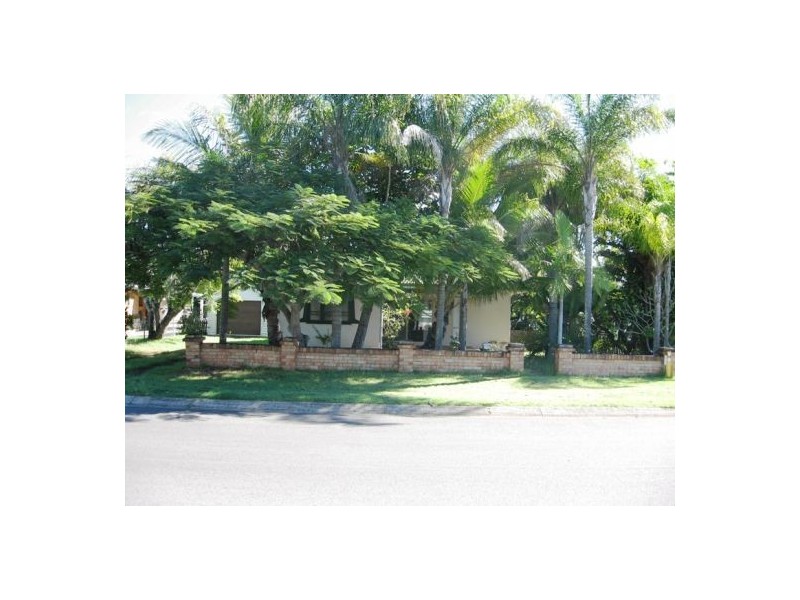 17 Churchill Street, Urangan QLD 4655