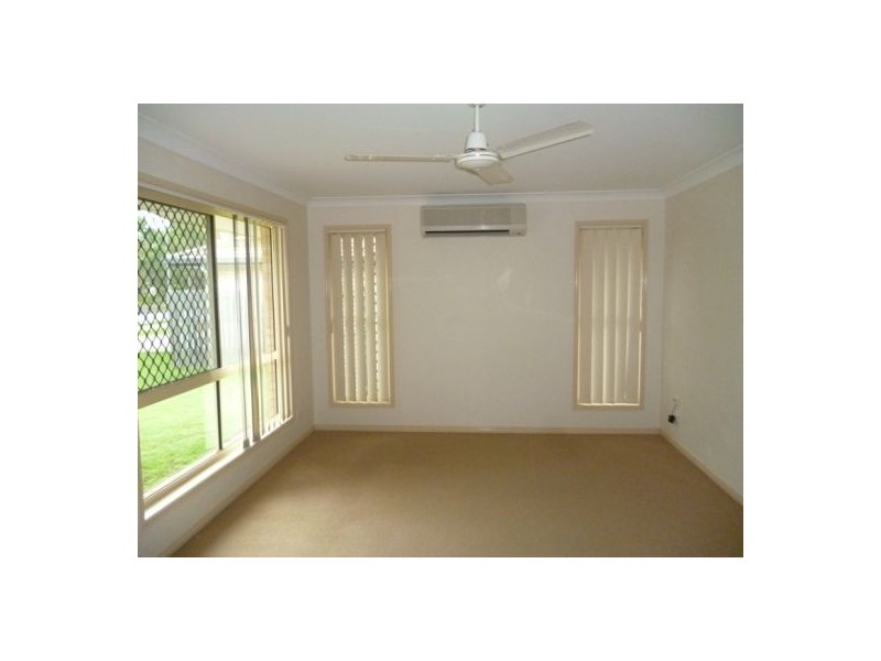 138 Emerald Park Way, Urangan QLD 4655
